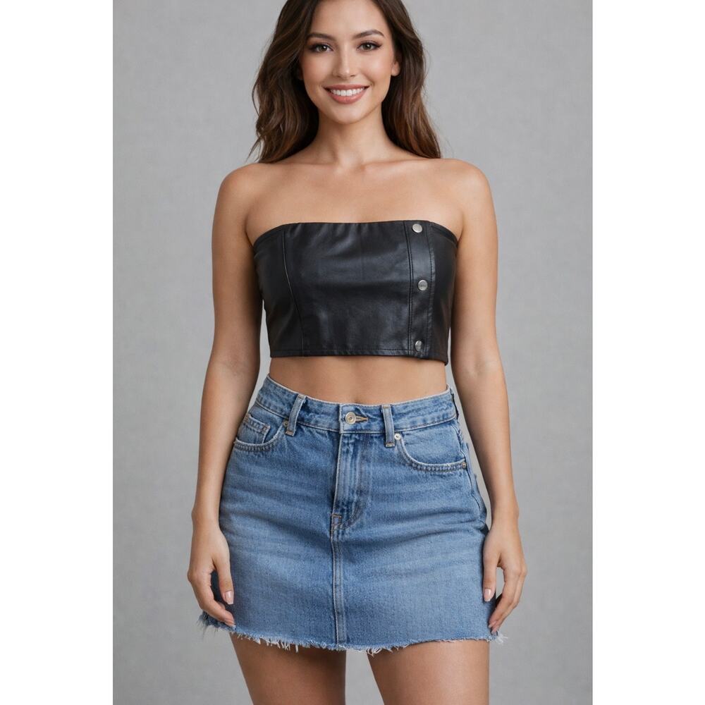 Woman’s Black Faux Leather Snap Crop Top Size Medium